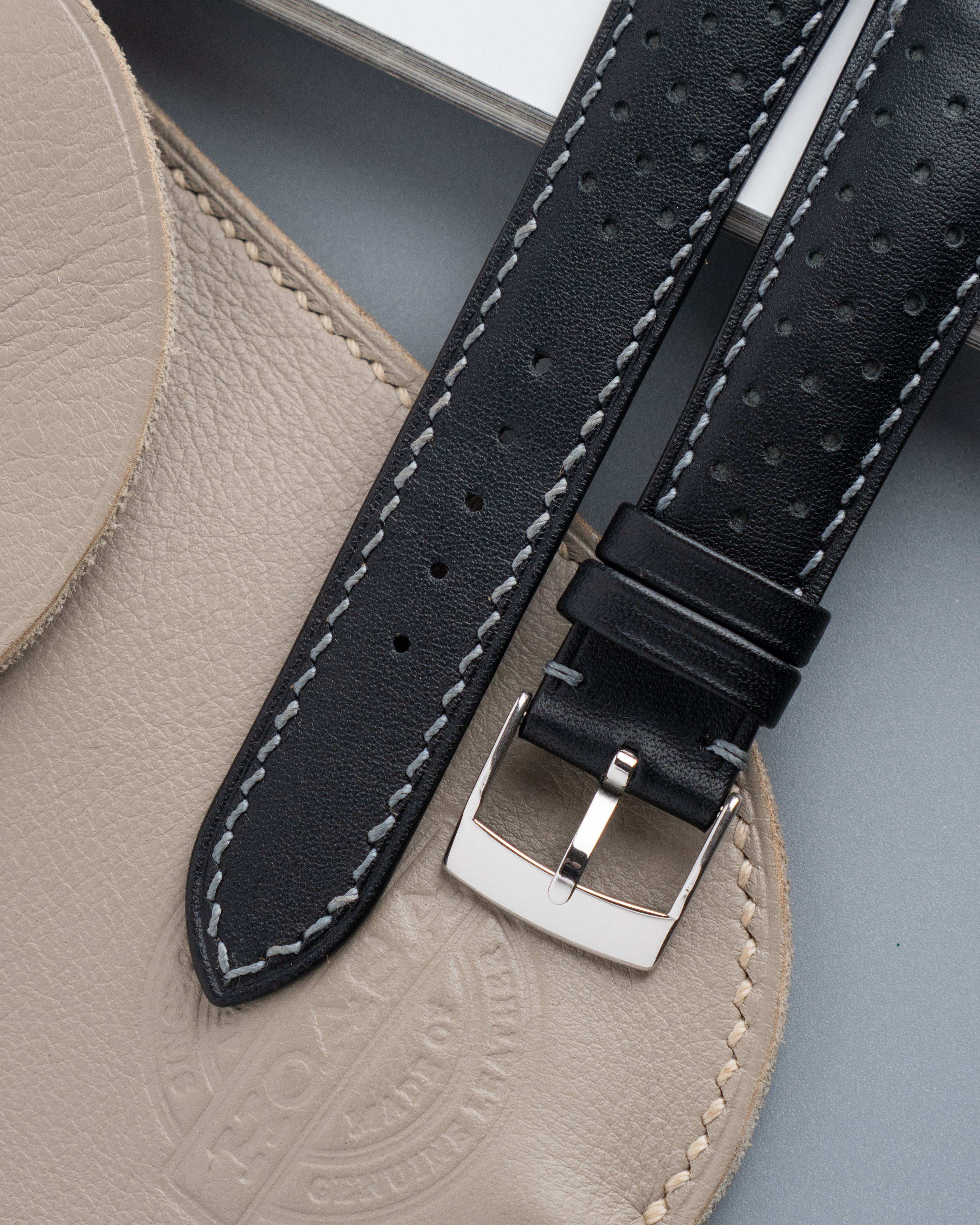 Leather Racing Straps by Hoa Sa2111