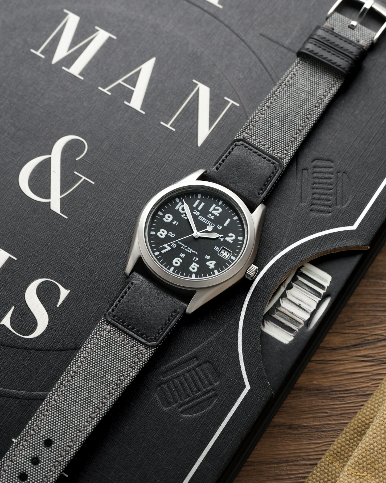 Grey Canvas x Black Vachetta Slim Strap5 Grey Canvas x Black Vachetta Slim Strap5